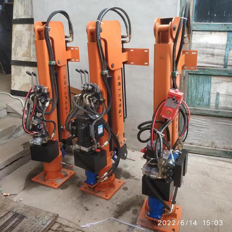 奎屯市重汽蓝牌随车吊 3.2吨 国六动力强 液压驱动 农用自卸起重机